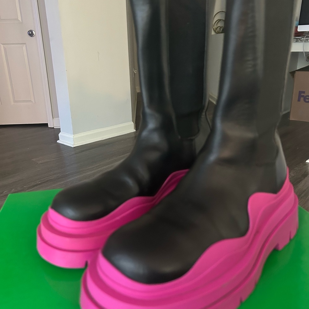 Bottega Venetia Black and pink tire boot military calf size 8 - Picture 2 of 9